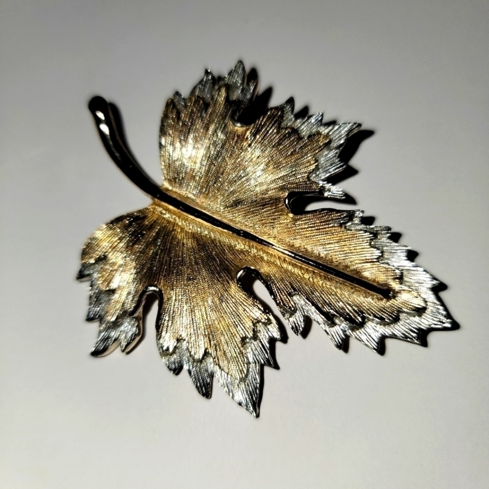 Sarah Coventry Vintage Brooch Pin leaf gold and silver tone 70's